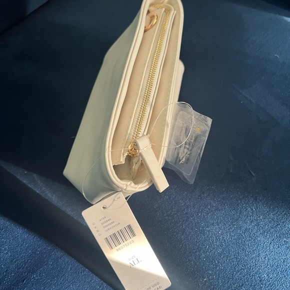 NWT Anthropologie Ivory Leather Clutch with Removable Gold Chain Cross Body - Picture 2 of 4